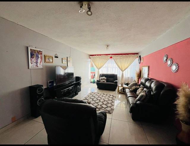 2 BEDROOM APARTMENT FOR SALE IN BENONI CENTRAL